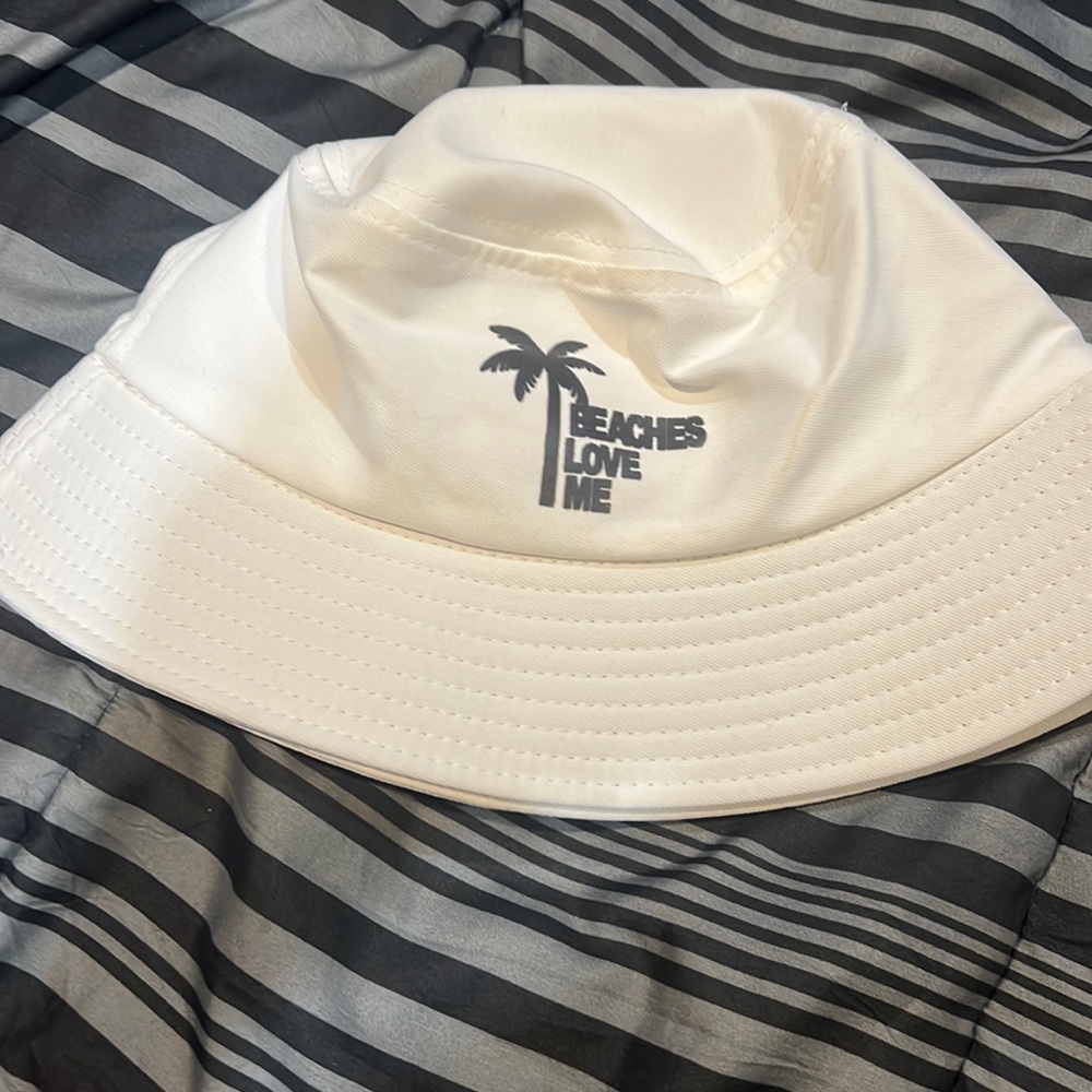 Beaches love me bucket hat